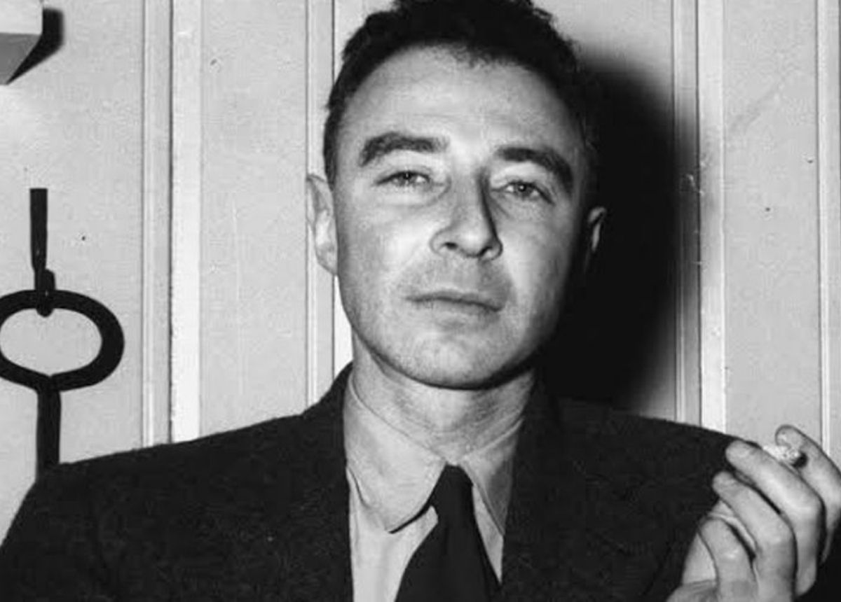 Berita terbaru hari ini: Penemu bom atom Julius Robert Oppenheimer.