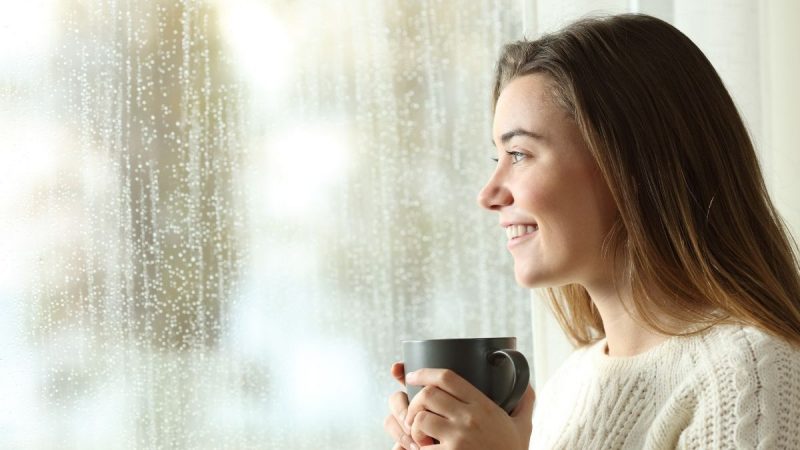 Berita terbaru hari ini: untuk menjaga kesehatan tubuh saat musim hujan, kamu dapat mengonsumsi Vitamin C, Vitamin D, dan Asam Lemak Omega 3.