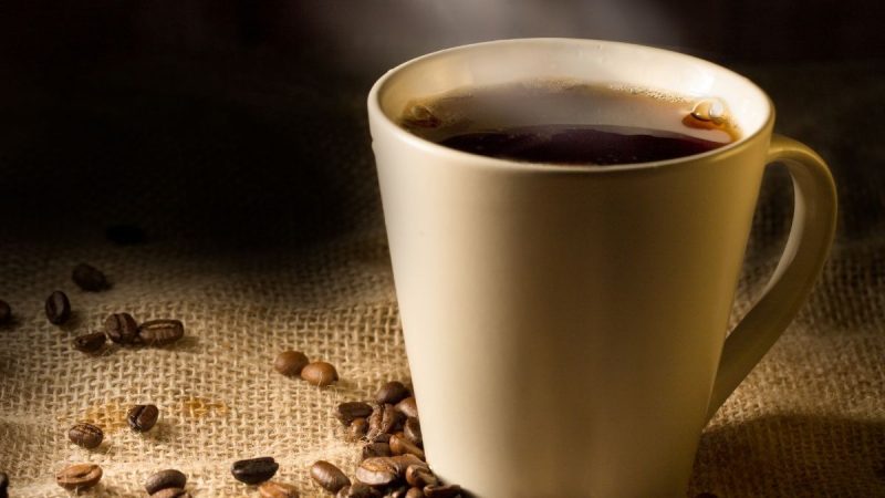 Penikmat kopi mungkin sudah biasa menyeduh kopi hitam tanpa gula. Kopi hitam menjadi minuman yang baik selain teh.