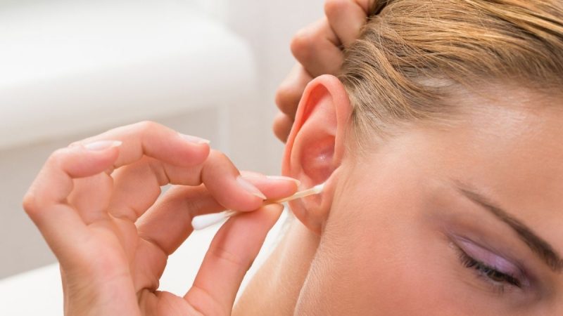 Ini beberapa cara yang dapat digunakan untuk membersihkan telinga mencongkel