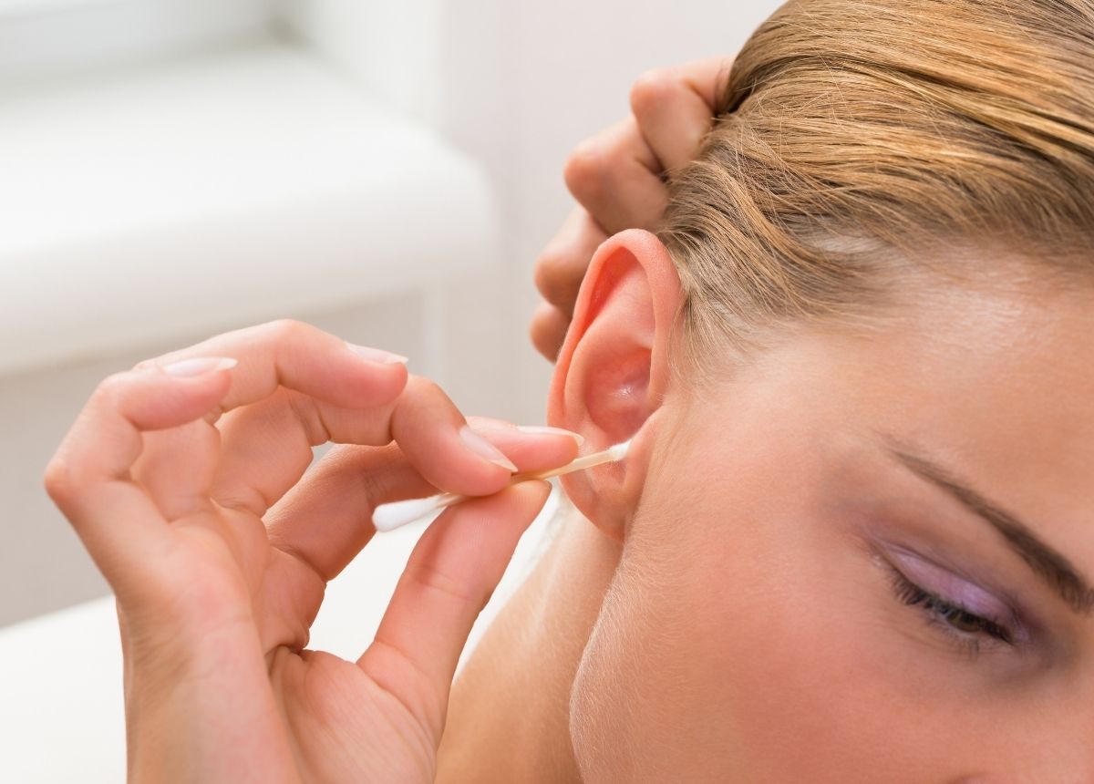 5 Cara Menjaga Kesehatan Telinga Biar Tetap Berfungsi Baik Hingga Tua 4 Ini beberapa cara yang dapat digunakan untuk membersihkan telinga mencongkel