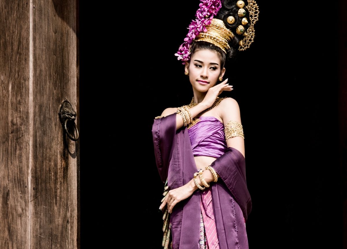 Memegang kepala orang Thailand