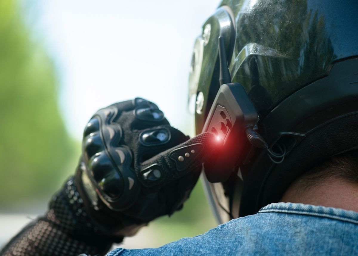 Berita terbaru hari ini: Bahaya Mendengarkan Musik Saat Berkendara Sepeda Motor