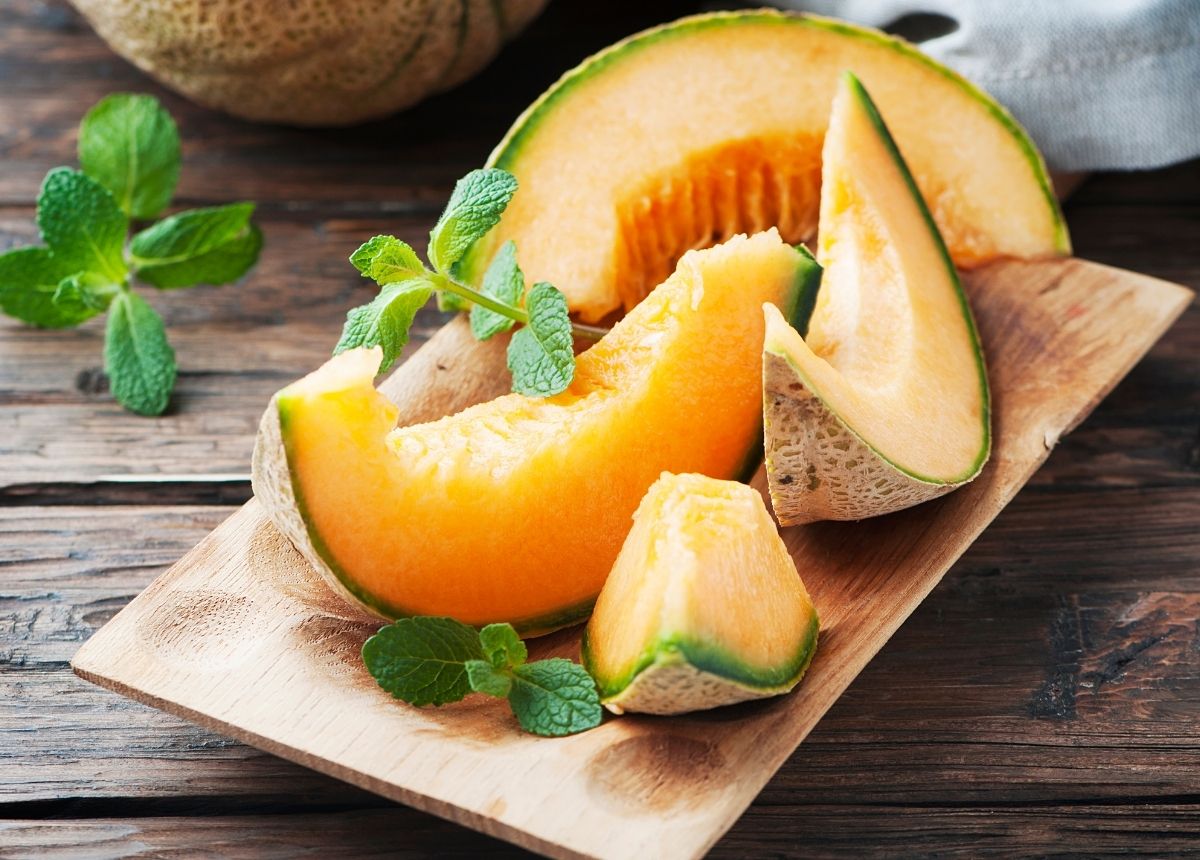 4 Jenis Buah Ini Sangat Cocok Dikonsumsi oleh Penderita Asam Lambung 7 Melon