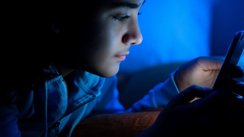 Berita terbaru hari ini: Dampak Membuka HP saat bangun tidur