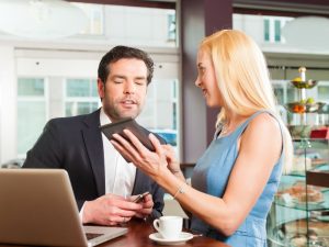 Berita terbaru hari ini: Hal ini tidak boleh diumbar kepada sesama rekan kerja kamu, dari jumlah gaji hingga topik tentang SARA.