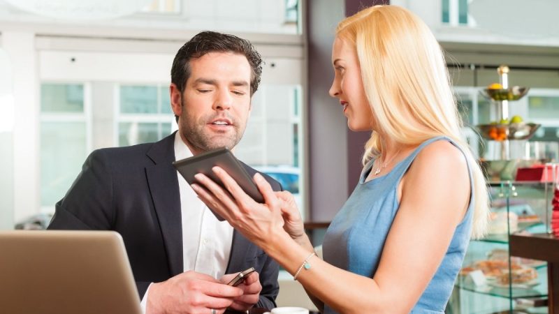 Berita terbaru hari ini: Hal ini tidak boleh diumbar kepada sesama rekan kerja kamu, dari jumlah gaji hingga topik tentang SARA.