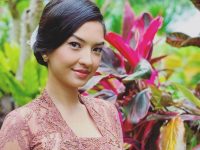 Raline Shah berkomentar tentang film horor yang baru-baru ini ditontonnya. Ekspresinya dianggap netizen tetap cantik meski sedang takut.