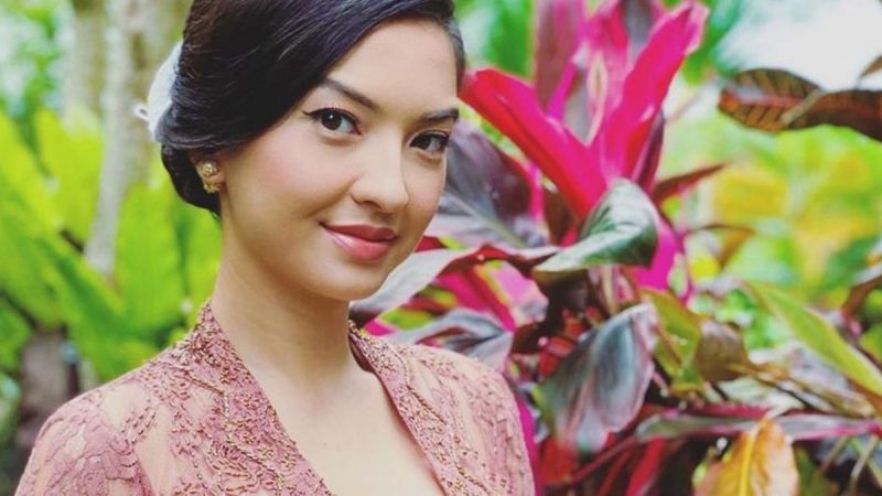 Raline Shah berkomentar tentang film horor yang baru-baru ini ditontonnya. Ekspresinya dianggap netizen tetap cantik meski sedang takut.