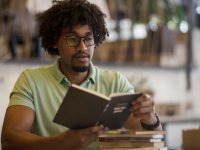 Berdasarkan penelitian ternyata orang cerdas cenderung memiliki kebiasaan buruk. Ini 5 kebiasaan buruk orang cerdas yang sering ditemukan.