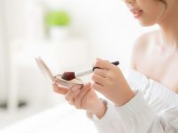 Kesalahan Memakai Bedak Padat