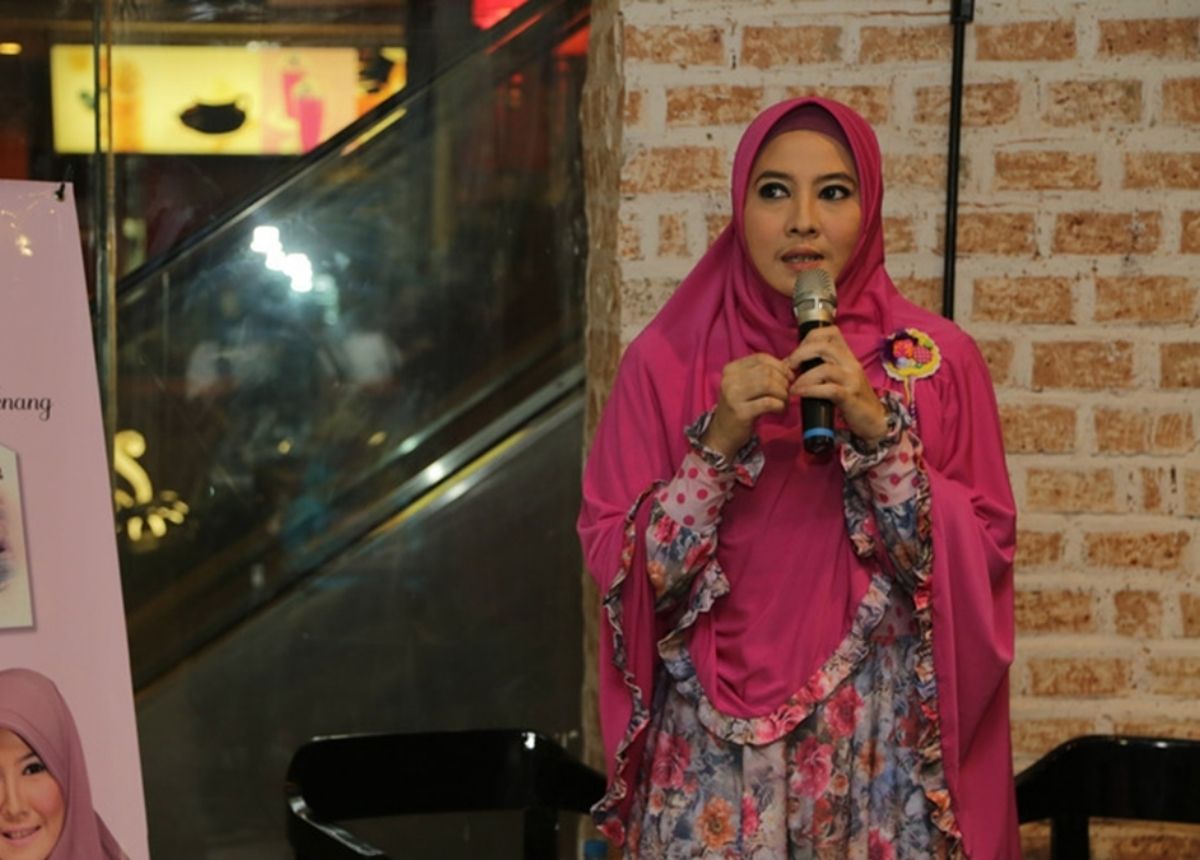 Peggy Melaty Sukma - Berita artis, selebriti, dan gosip terbaru hari ini: 5 artis ini memutuskan mundur dari dunia hiburan dan menjadi ustazah dan fokus berdakwah.
