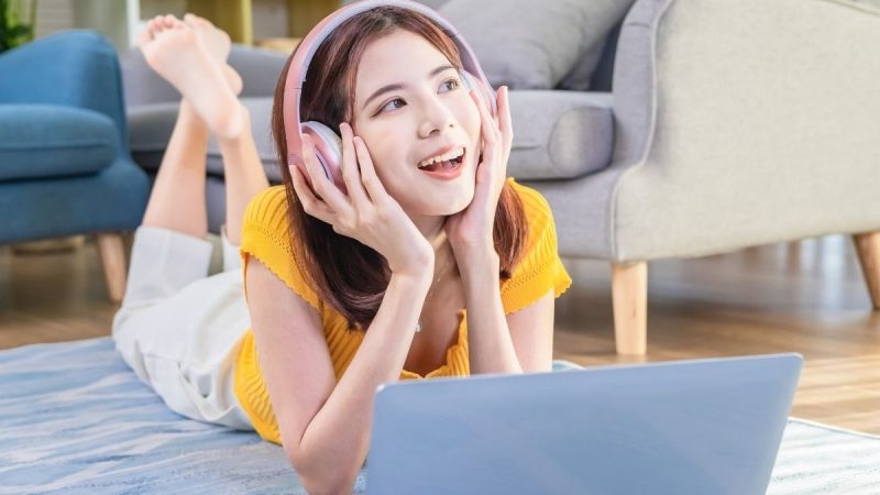 Stop Overthinking! Mending Dengerin Lagu KPop yang Maknanya Dalem Banget