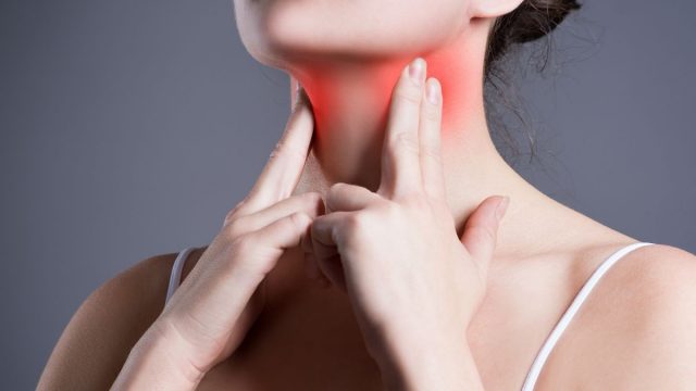 6 Tips Mengatasi Radang Tenggorokan