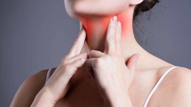 6 Tips Mengatasi Radang Tenggorokan