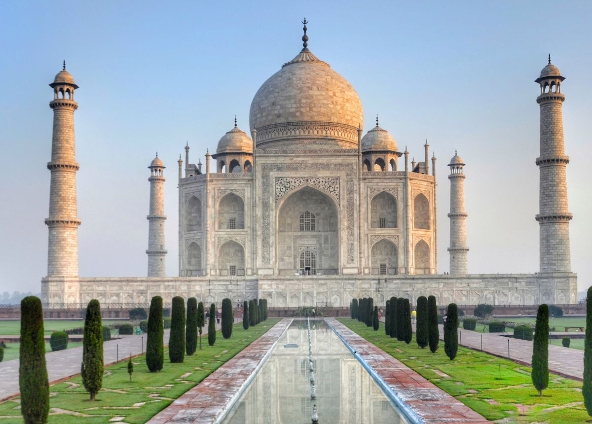 Inilah Taj Mahal, bangunan megah di India ini menjadi saksi bisu bukti cinta Raja Shah Jahan kepada istrinya ketiganya Mumtaz Mahal.