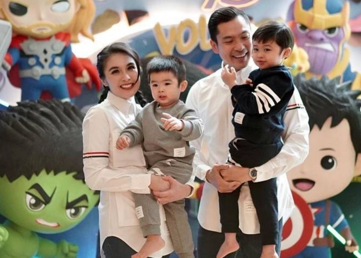 Tajir Sejak Lahir, Deretan Anak Selebriti Ini Terbiasa Hidup Mewah 7 Raphael dan Mikhael Moeis