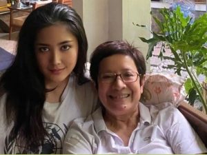 Berita artis, selebriti, dan gosip terbaru hari ini: Putri Nurul Arifin Maura Magnalia, meninggal dunia Selasa (25/1/2022). Ia pernah mengeluhkan sakit kepada ibunda sebelumnya