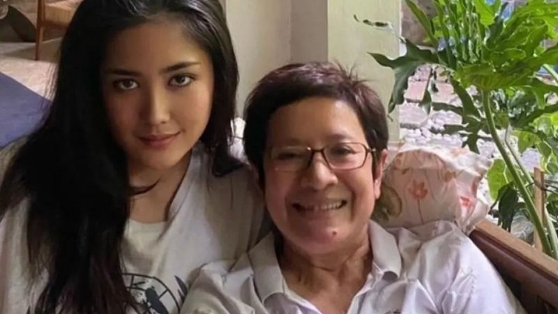 Berita artis, selebriti, dan gosip terbaru hari ini: Putri Nurul Arifin Maura Magnalia, meninggal dunia Selasa (25/1/2022). Ia pernah mengeluhkan sakit kepada ibunda sebelumnya