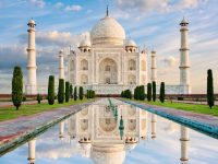 Inilah Taj Mahal, bangunan megah di India ini menjadi saksi bisu bukti cinta Raja Shah Jahan kepada istrinya ketiganya Mumtaz Mahal.