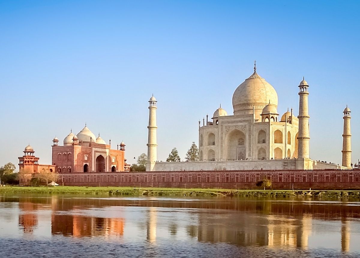 Inilah Taj Mahal, bangunan megah di India ini menjadi saksi bisu bukti cinta Raja Shah Jahan kepada istrinya ketiganya Mumtaz Mahal.