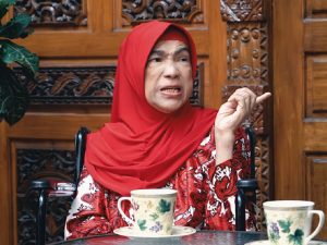 Berita artis, selebriti, dan gosip terbaru hari ini: Dorce Gamalama menaruh wasiat kepada anak-anaknya, ia meminta agar jangan disakiti dan dimandikan sebagai perempuan