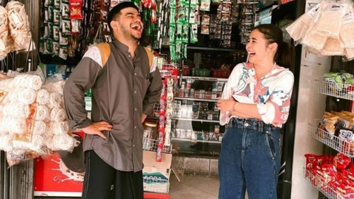 Berita artis, selebriti, dan gosip terbaru hari ini: super unik, usaha sampingan artis berikut ini tepat berada di depan rumah.