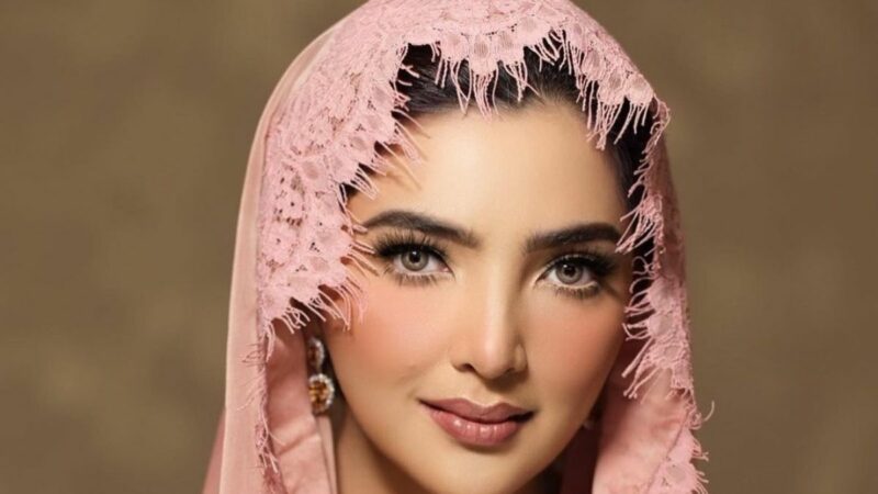 Berita Artis: Ashanty menyuapi anak sambungnya Aurel Hermansyah dan Azriel di rumah sakit, netizen pun salut dengan tingkahnya itu.