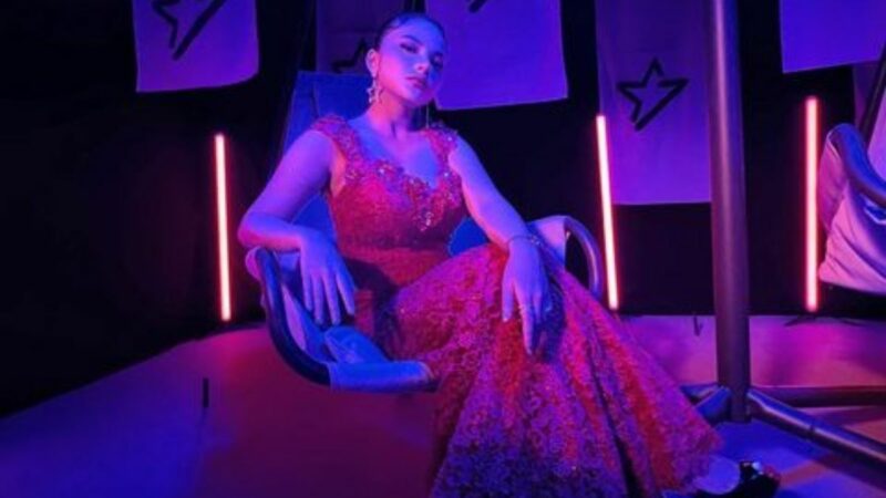 Berita artis: Dinar Candy berpakaian seksi, netizen salahkan DJ cantik ini karena dinilai tak bisa jaga perasaan Ridho Ilahi.