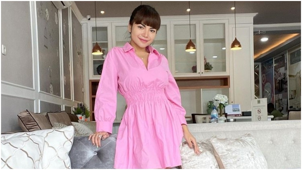 Dinar Candy Putus, Netizen Pertanyakan Kelanjutan Mobil Mewah Pemberiannya 2 Berita artis: hubungan Dinar Candy dengan Ridho Ilahi dikabarkan telah berakhir alias putus. Hal ini terpantau lewat akun Instagram Dinar Candy.