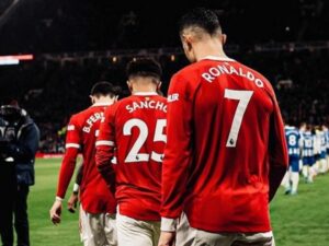 Pelatih Manchester United, Ralf Rangnick, membantah timnya tengah mengalami keretakan di ruang ganti.