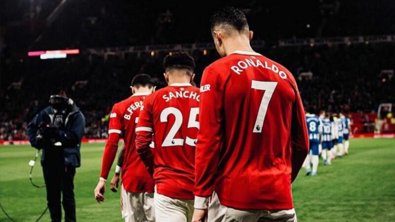 Pelatih Manchester United, Ralf Rangnick, membantah timnya tengah mengalami keretakan di ruang ganti.