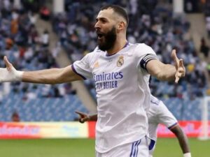 Berita bola: Real Madrid menang usai tumbangkan Alaves 3-0 minggu (20/2). Kini gol Benzema mendekati jumlah gol Legenda Madrid.