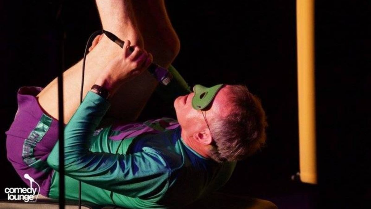 Pria Ini Dapatkan Uang Hanya dengan Kentut 2 Lampiran Gambar