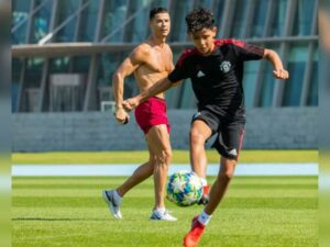 Berita Bola: Cristiano Ronaldo jr ternyata menyukai minuman bersoda seperti coca-cola dan fanta, termasuk juga suka makan kripik