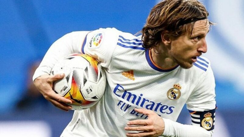 Berita bola: Luka Modric belum memikirkan waktu untuk gantung sepatu. Pemain Kroasia itu berencana akan bermain hingga umur 40 tahun.