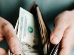 Tips terbaru: Gajian memang suatu hal yang menyenangkan, namun jika tidak dikelola dengan baik akan berdampak buruk. Nah, ini cara mengelola gaji yang harus kamu pahami.