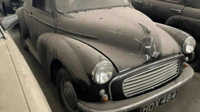 Berita terbaru: Penggemar mobil misterius jual koleksi kendaraan klasik miliknya yang tersimpan di gudang seluas 45.000 kaki persegi.