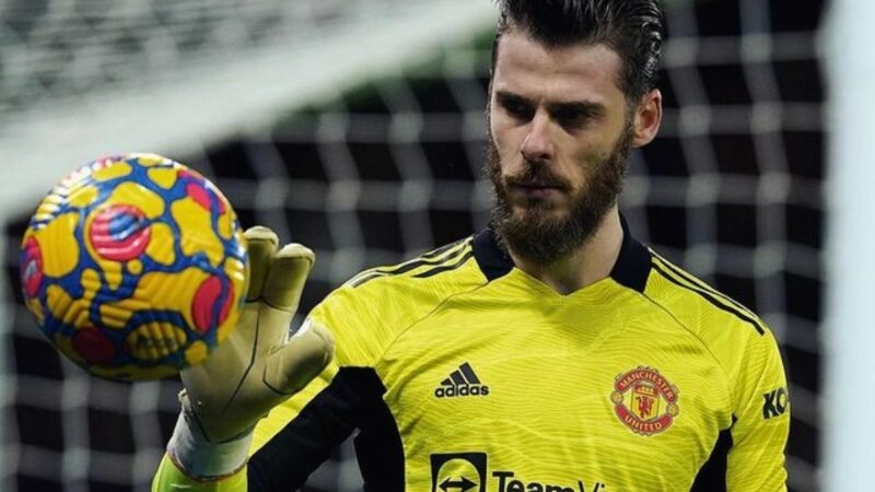 Berita bola: Kiper Manchester United David De Gea melontarkan pernyataan kontroversial. Ia mengatakan Manchester United kena kutuk karena terus kalah.