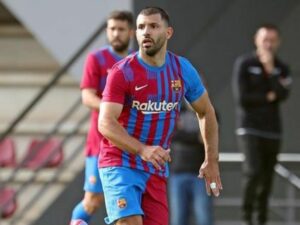 Berita bola: Publik sepak bola dikejutkan dengan keputusan bintang Argentina Sergio Aguero gantung sepatu pada Desember 2021 lalu. Aguero baru bergabung dengan Barcelona sejak musim panas tahun lalu.