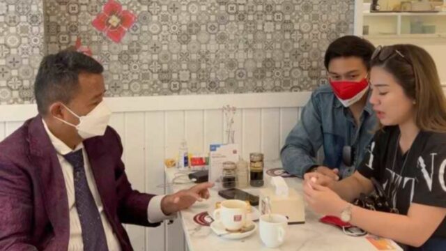 Setelah Disomasi, Felicya Menangis Bertemu Hotman Paris