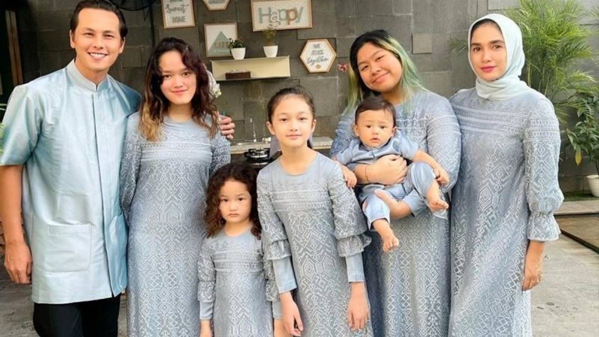 Gak Cuma Jennifer Jill, Ini 5 Artis yang Menikah dengan Brondong, No. 5 Akhirnya Kandas 7 Lampiran Gambar