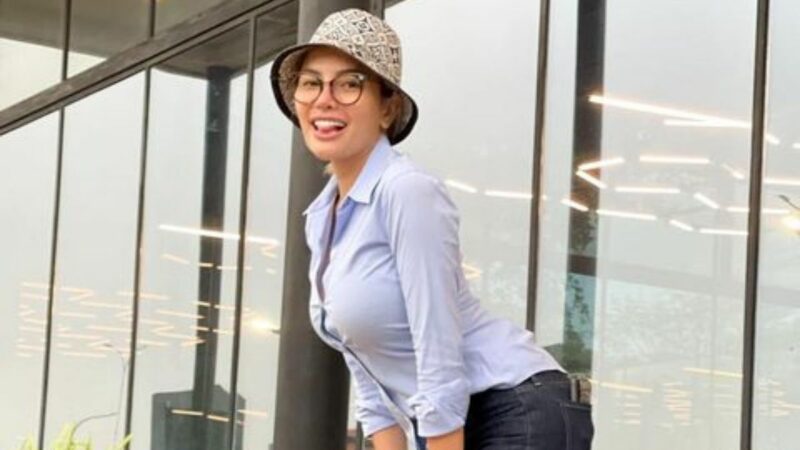 Berita artis: Nikita Mirzani permasalahkan terkait nomor registrasi helikopter milik juragan 99 yang dinilai sama dengan milik PT Smart Cakrawala Aviation.