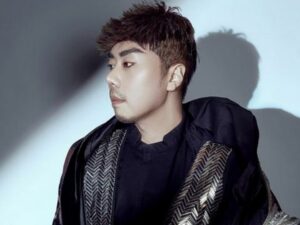 Berita artis: Dikenal sebagai seorang peramal, Roy Khiyoshi tak percaya ramalan, akui tak bisa percaya sepenuhnya, serta banting setir jadi seorang pelawak.