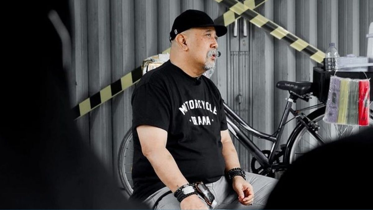 Berita artis: Indro Warkop kenang Indro dan Kasino, ingat nasihat untuk segera tamatkan bangku pendidikan agar memiliki pemikiran yang sama. 