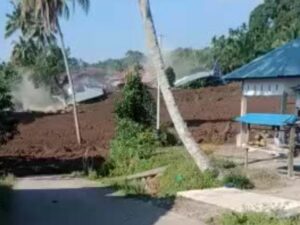 Berita terbaru Gempa Pasaman Barat: Longsor Terjadi di Malampah Tigo Nagari Kabupaten Usai Diguncang Gempa M 6,2, Warga Histeris
