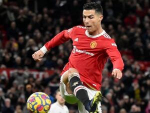 Berita bola: Cristiano Ronaldo mencetak satu gol saat The Red Devils mengalahkan Brighton & Hove Albion di Old Trafford, Selasa (15/2).