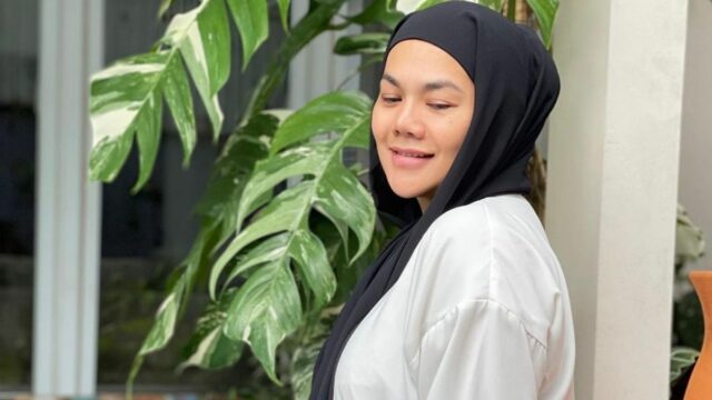 Berita artis : Sarita Abdul Mukti ceritakan bagaimana awal wanita penggoda masuk dalam rumah tangganya.