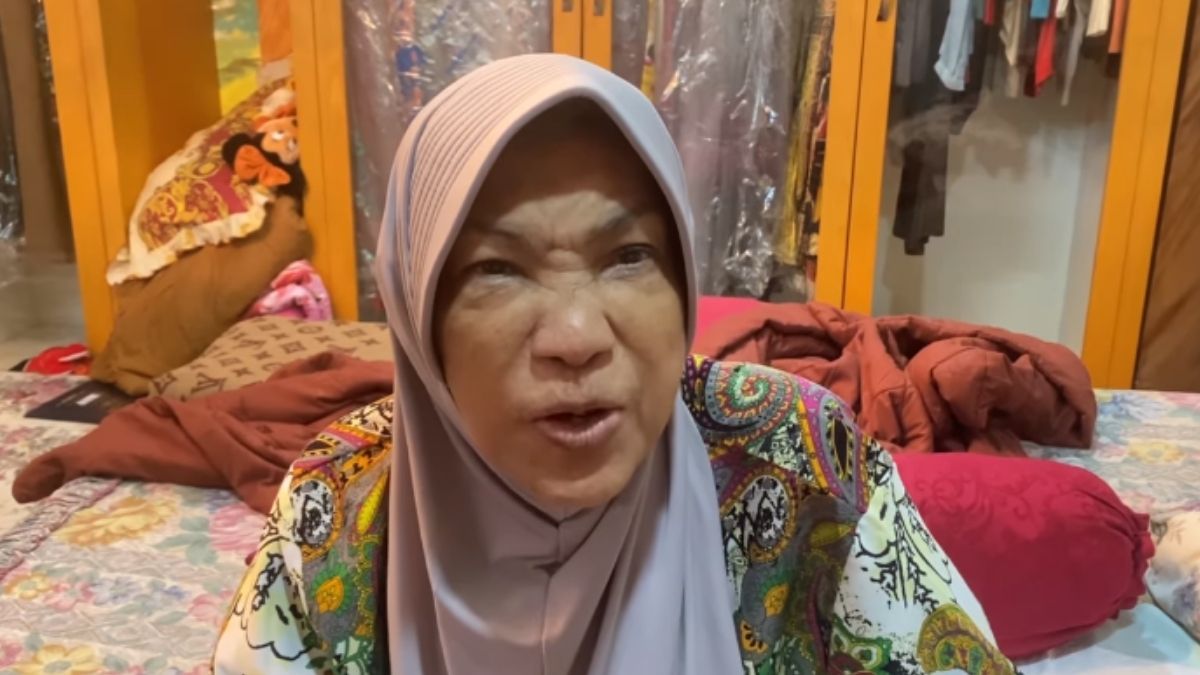 Berita artis: Dorce Gamalama meninggal dunia, Rabu (16/02/2022). Sebelumnya artis transgender itu dirawat di rumah sakit.