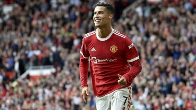 Mantan bek Manchester United, Mikael Silvestre, membela bekas rekannya Cristiano Ronaldo yang akhir-akhir ini kerap mendapat kritik dari pengamat.